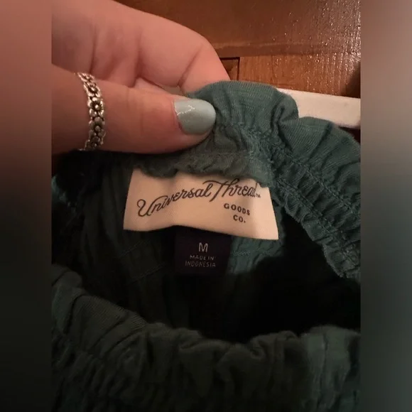 green crop top - Picture 2 of 3